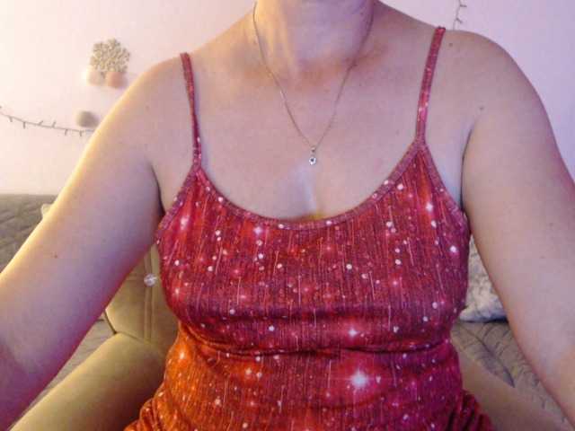 goodSnowQueen live cam on BongaCams