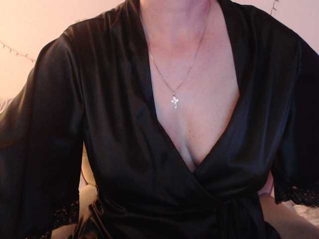 goodSnowQueen's BongaCams show and profile