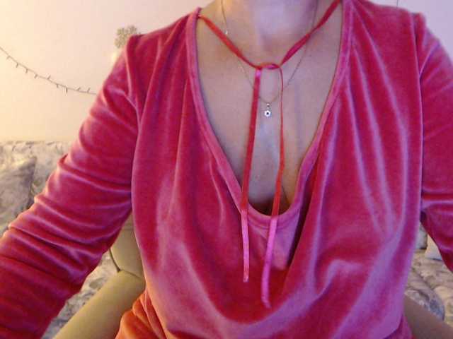 goodSnowQueen live cam on BongaCams