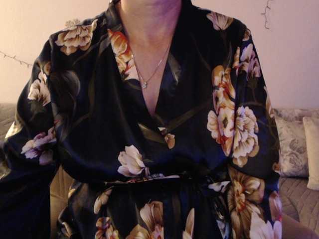 goodSnowQueen live cam on BongaCams