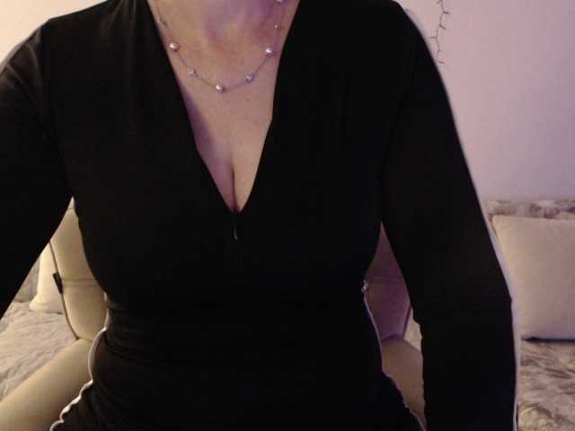goodSnowQueen live cam on BongaCams