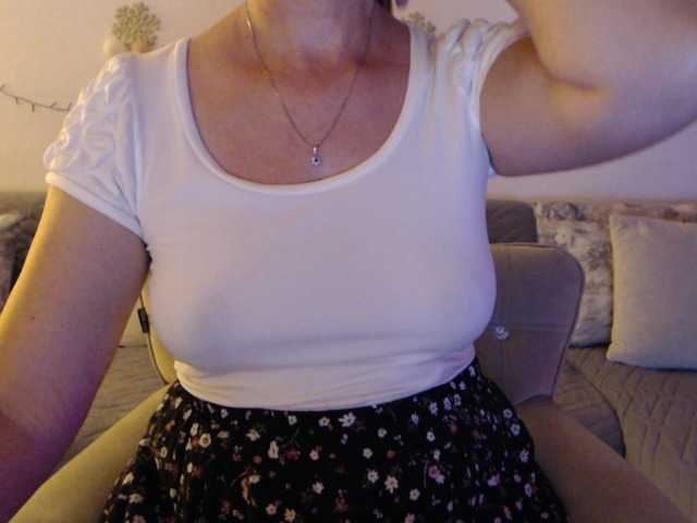goodSnowQueen live cam on BongaCams