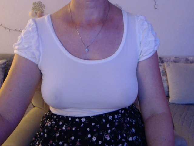 goodSnowQueen live cam on BongaCams