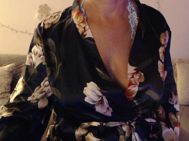 goodSnowQueen live cam on BongaCams