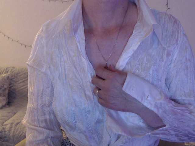 goodSnowQueen's BongaCams show and profile