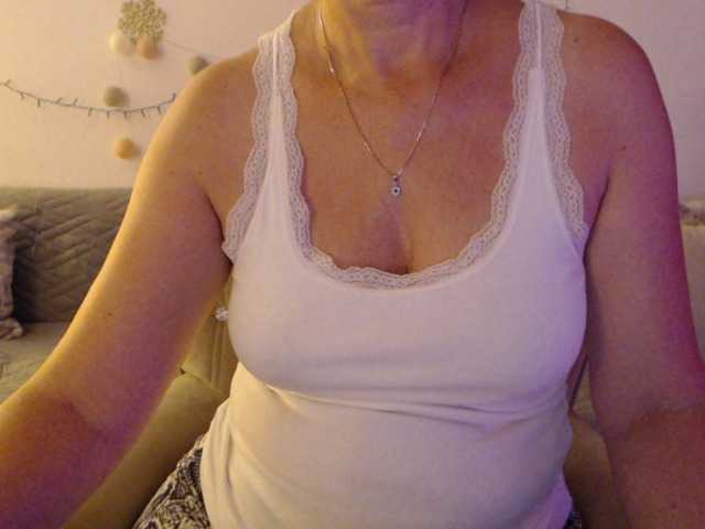 goodSnowQueen live webcam show