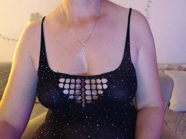 goodSnowQueen live cam on BongaCams