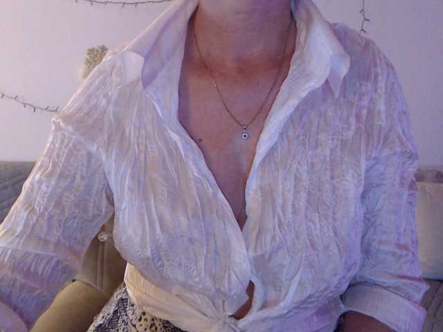 goodSnowQueen live cam on BongaCams