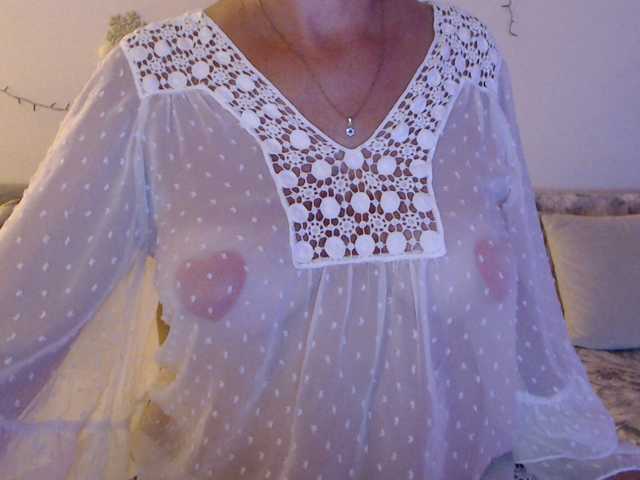 goodSnowQueen live cam on BongaCams