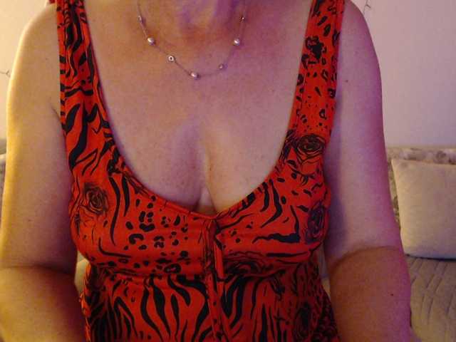goodSnowQueen live cam on BongaCams
