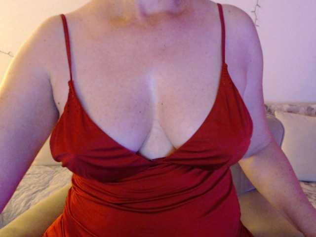 goodSnowQueen live cam on BongaCams
