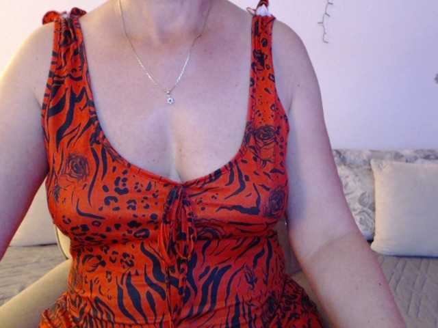 goodSnowQueen live cam on BongaCams