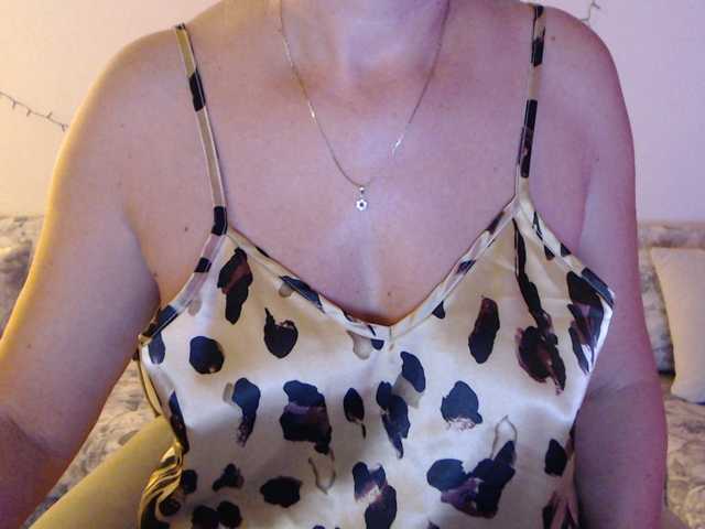 goodSnowQueen live cam on BongaCams