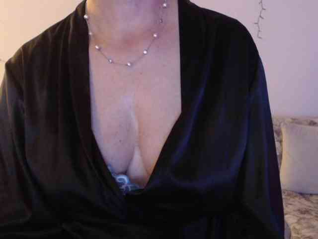 goodSnowQueen webcam