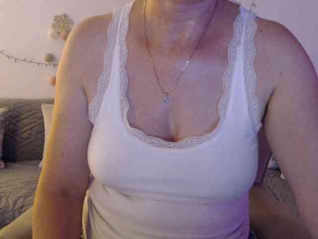 goodSnowQueen webcam