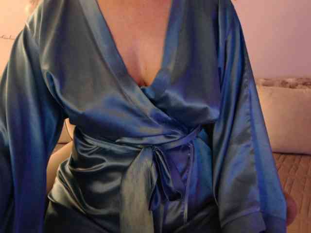 goodSnowQueen webcam