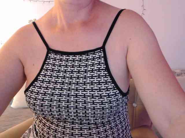 goodSnowQueen webcam