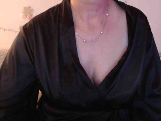 goodSnowQueen webcam