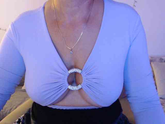 goodSnowQueen webcam