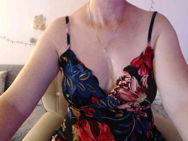 goodSnowQueen webcam
