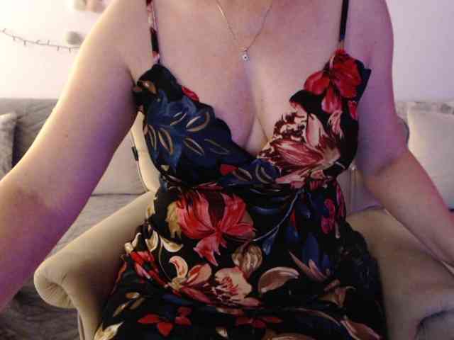 goodSnowQueen webcam