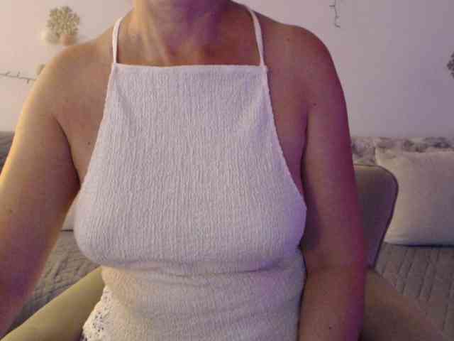 goodSnowQueen webcam