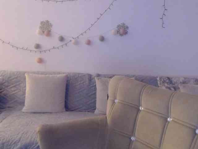 goodSnowQueen webcam