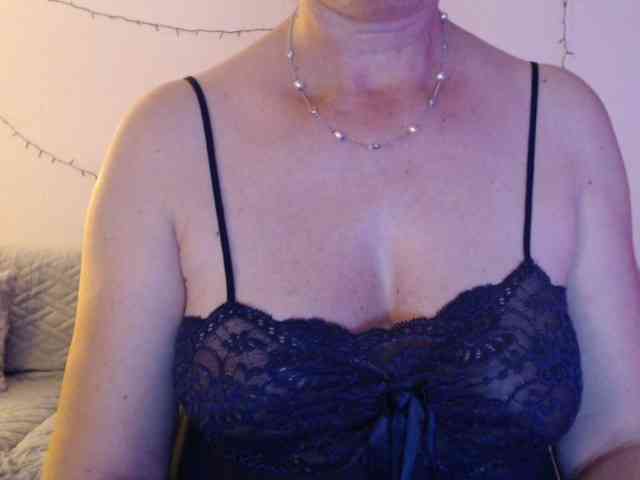 goodSnowQueen webcam