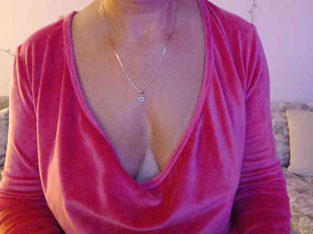 goodSnowQueen webcam