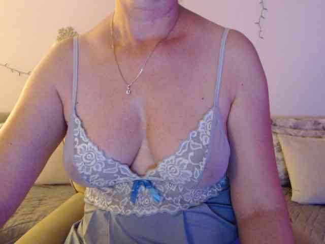 goodSnowQueen webcam