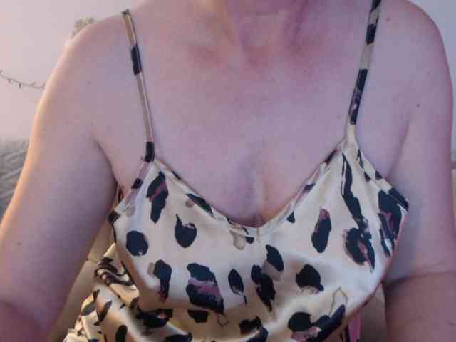 goodSnowQueen webcam