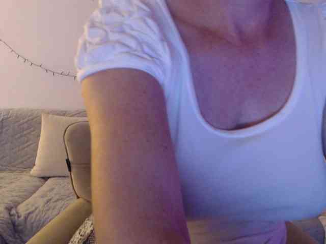 goodSnowQueen webcam