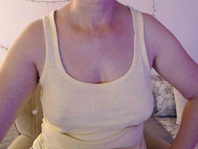 goodSnowQueen webcam