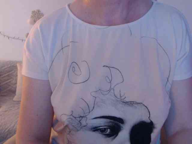 goodSnowQueen webcam