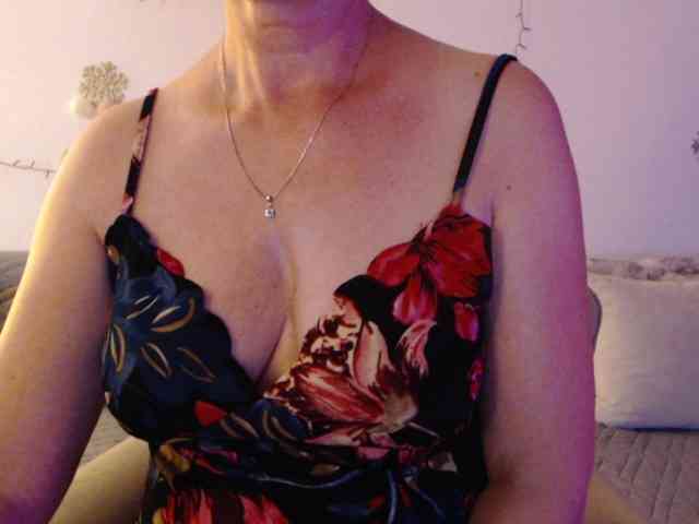 goodSnowQueen webcam