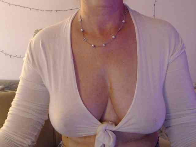 goodSnowQueen webcam