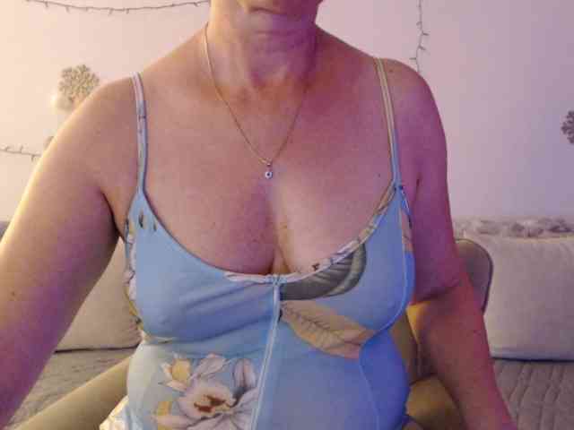 goodSnowQueen webcam