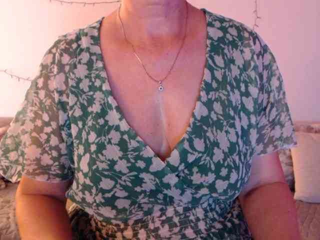 goodSnowQueen webcam