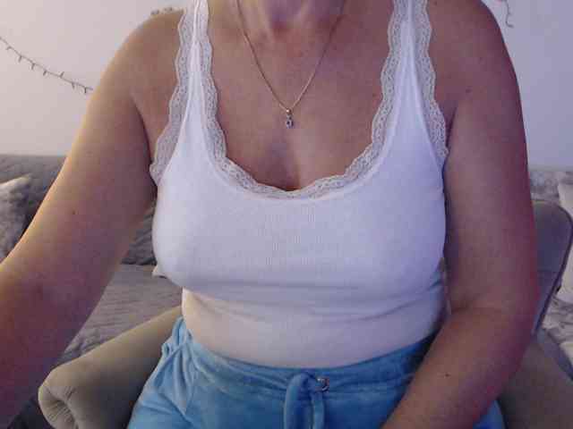 goodSnowQueen webcam