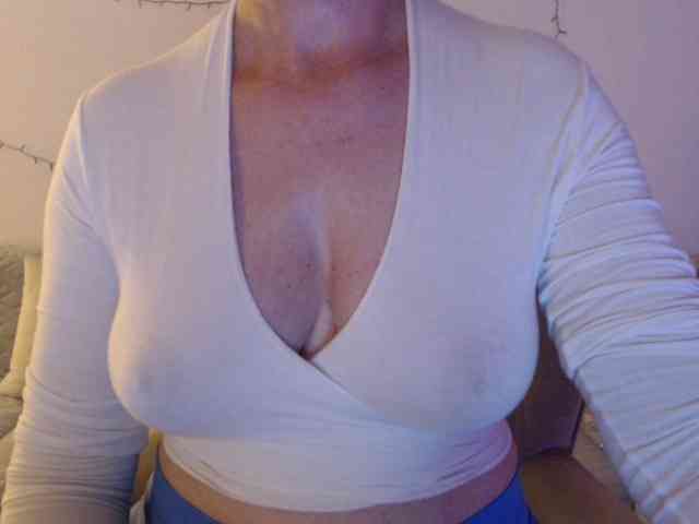 goodSnowQueen webcam
