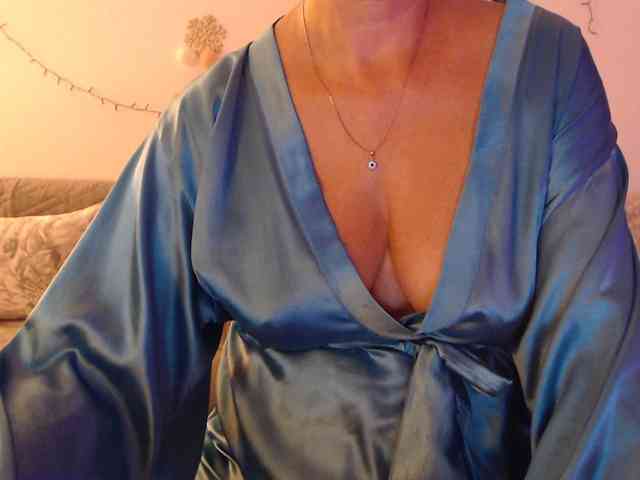 goodSnowQueen webcam
