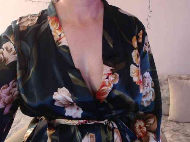 goodSnowQueen webcam