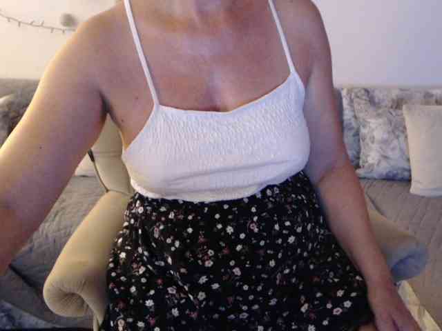 goodSnowQueen webcam