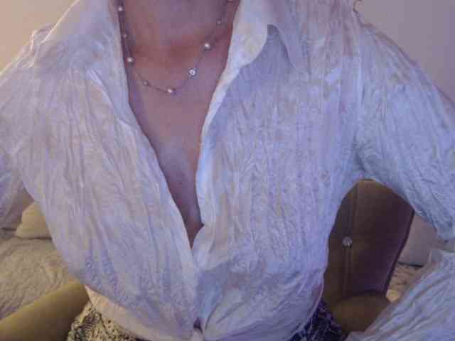 goodSnowQueen webcam