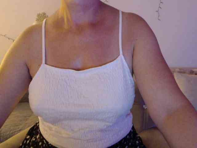 goodSnowQueen webcam
