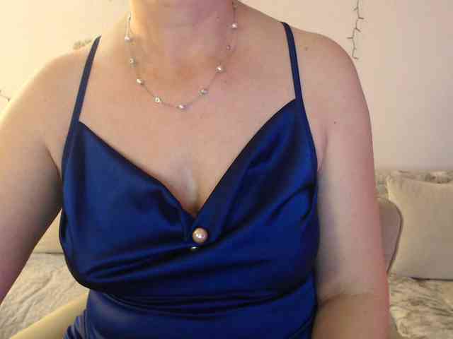 goodSnowQueen webcam