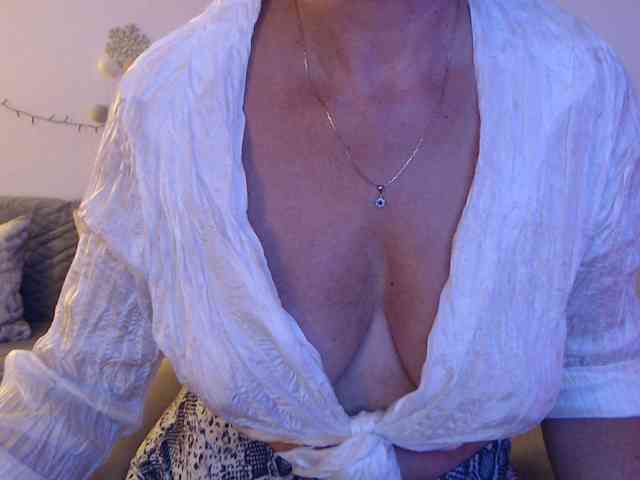 goodSnowQueen webcam