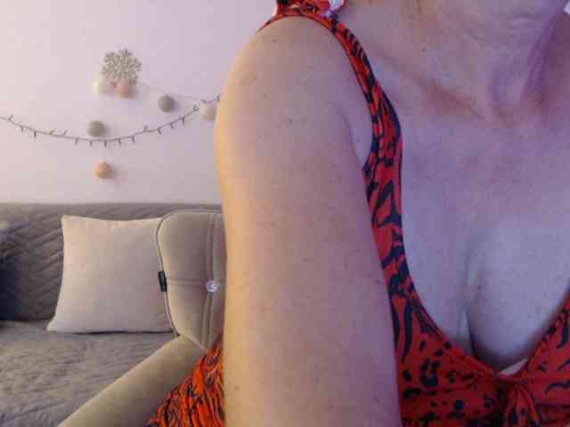 goodSnowQueen webcam