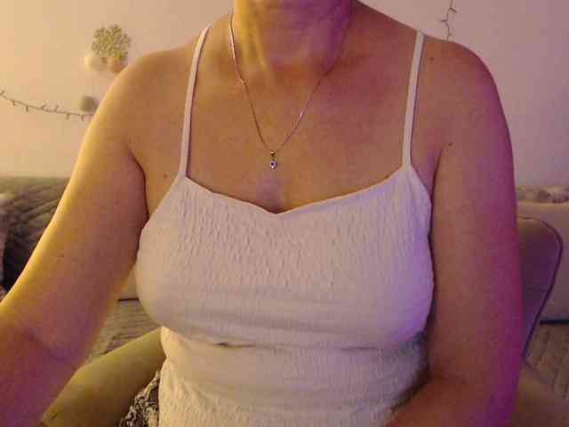 goodSnowQueen webcam