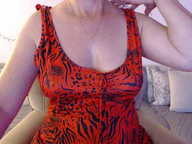 goodSnowQueen webcam